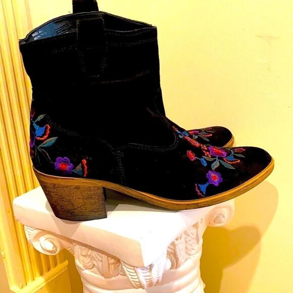 Aldo black suede boots with floral embroidery size 9 - Picture 4 of 7
